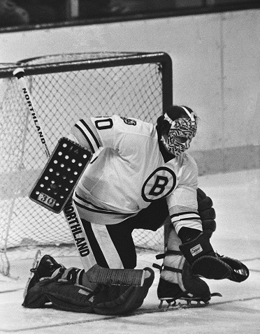 1978  -  Gerry Cheever's 16-game unbeaten streak is snapped at 12-0-4 with a 6-1 loss at the Montreal Canadiens.